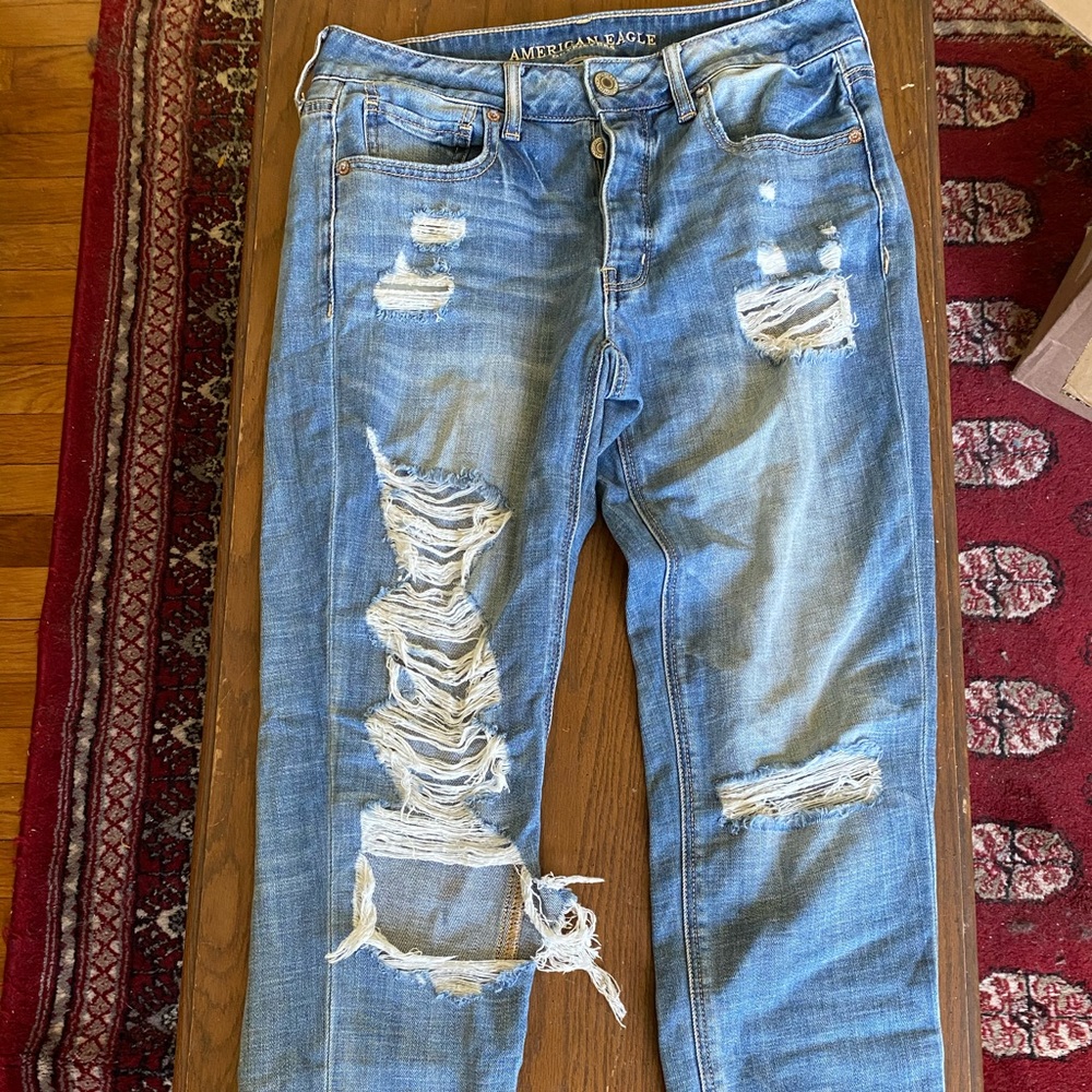 American eagle boyfriend distressed capris